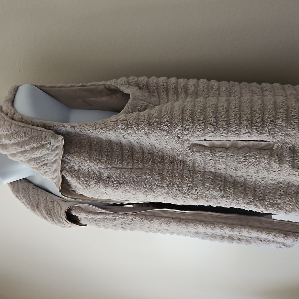 Calvin Klein Sherpa Vest - Picture 3 of 13